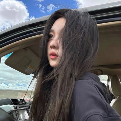 挥着翅膀的女孩